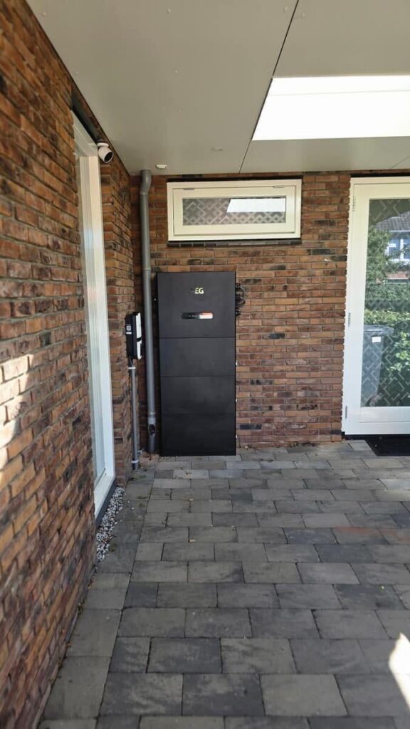 AEG All-in-One 15 kWh in patio