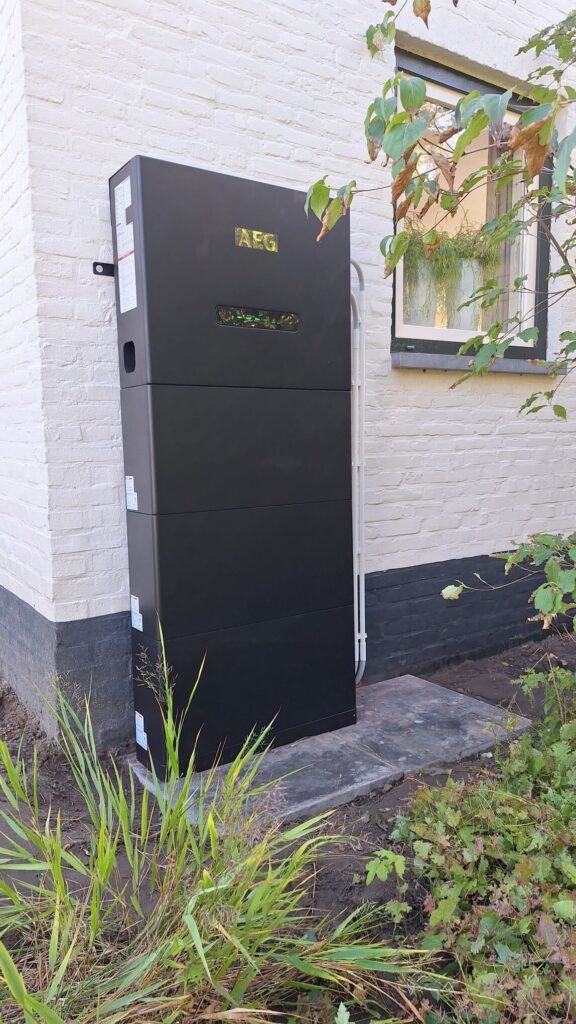 AEG All-in-One 15 kWh tegen de gevel
