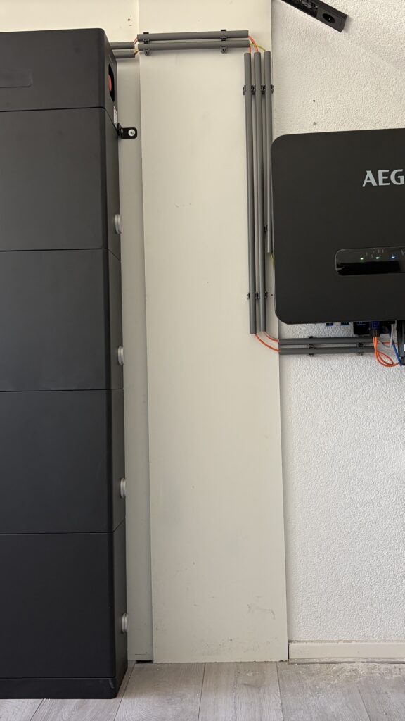 AEG Thuisbatterij hybride 20 kWh op zolder